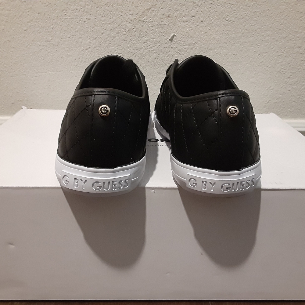 Guess - Picture 3 of 5